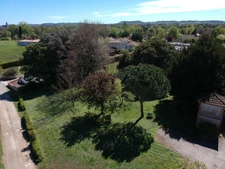 MAISON DE MAITRE AVEC  DEPENDANCES DEUX PIGEONNIERS SUR PARC DE 5000M²