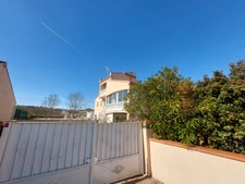 VILLA CONTEMPORAINE RECENTE AVEC PISCINE