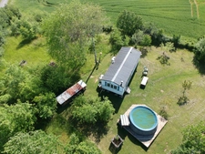 CORPS DE FERME AVEC DÉPENDANCES SUR TERRAIN DE 2 Ha 16 a 90 ca AUX ALLURES DE CAMPING !