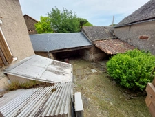 MAISON EN PIERRE RENOVEE  200m² avec deuxieme batisse autonome à amenager en gîte 