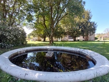 MAISON DE MAITRE AVEC  DEPENDANCES DEUX PIGEONNIERS SUR PARC DE 5000M²