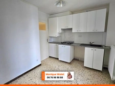  Istres : Appartement T2 Rénové avec Balcon - Calme et proche de la plage !