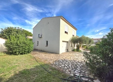 Maison familiale 127 m² avec piscine & grand terrain à Fos-sur-Mer – 4 Ch, Garage & Véranda