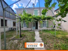 Maison à vendre à Sénas avec hangar attenant de 300 m² – Idéal artisan ou professionnel du bâtiment