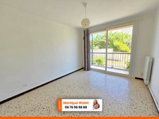  Istres : Appartement T2 Rénové avec Balcon - Calme et proche de la plage !