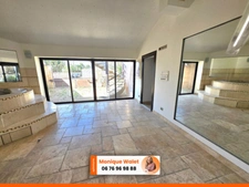 Magnifique propriété de 198 m² avec piscine, jardin, salle de sport avec jaccuzzi et sauna !