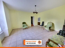 Maison à vendre à Sénas avec hangar attenant de 300 m² – Idéal artisan ou professionnel du bâtiment
