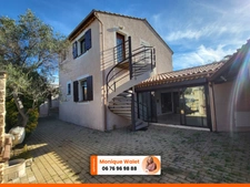 Magnifique propriété de 198 m² avec piscine, jardin, salle de sport avec jaccuzzi et sauna !