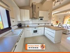 Magnifique propriété de 198 m² avec piscine, jardin, salle de sport avec jaccuzzi et sauna !