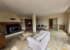 Maison traditionnelle non mitoyenne en impasse – 178,33 m² avec garages et fort potentiel à Istres