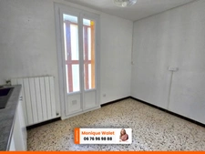  Istres : Appartement T2 Rénové avec Balcon - Calme et proche de la plage !