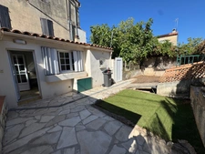 Appartement  avec jardin plus cour privative . Sans charges. 