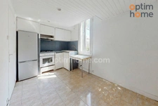 Appartement type 2 plus cuisine, possibilité garage. 