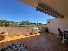 3 pièces Sanary sur mer, proche centre, terrasse 24 m2,  piscine.