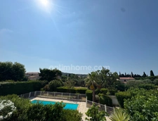 3 pièces Sanary sur mer, proche centre, terrasse 24 m2,  piscine.