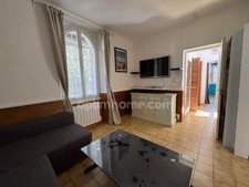 Rez de chaussée 2/3 pièces plus véranda , jardin plus cour privative . 