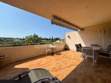 3 pièces Sanary sur mer, proche centre, terrasse 24 m2,  piscine.