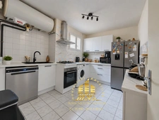 Maison de ville avec grand garage et patio, 62 m² habitables, Bordeaux rive droite