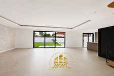 Maison familiale contemporaine avec piscine et jardin – Proche Bordeaux