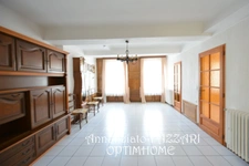 À vendre en exclusivité à Stenay (Meuse) – Spacieuse maison de ville de 235 m² avec garage, cour, 4 chambres et grenier aménageable