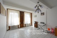 À vendre en exclusivité à Stenay (Meuse) – Spacieuse maison de ville de 235 m² avec garage, cour, 4 chambres et grenier aménageable