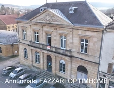 A vendre, proche Belgique et Luxembourg, une bâtisse exceptionnelle de 1900, entièrement construite en pierre de taille, située au cœur de Montmédy. 