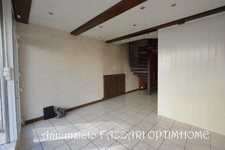 A vendre en exclusivité, proche de la Belgique et du Luxembourg, immeuble rénové en 2003 avec local commercial  et un appartement d’environ 68 ² habitables (deux chambres !