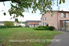 A vendre en exclusivité, proche de la Belgique et du Luxembourg, un ancien corps de ferme de 144 m² habitable avec 400 m² environ de dépendance !