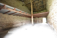 À Vendre, proche de la Belgique et du Luxembourg, une maison à rénover avec grange de 95 m² et terrain sur 653 m² !