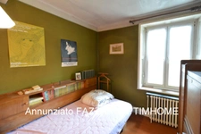 À vendre en exclusivité : Grande maison de ville historique à rénover, avec commerce – centre-ville de Stenay (proche Belgique et Luxembourg)