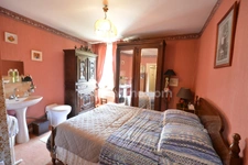 A vendre en exclusivité, proche de la Belgique et du Luxembourg, une agréable maison de campagne de 157 m² habitables, 7 pièces (4 chambres) sur une parcelle de 479 m² !
