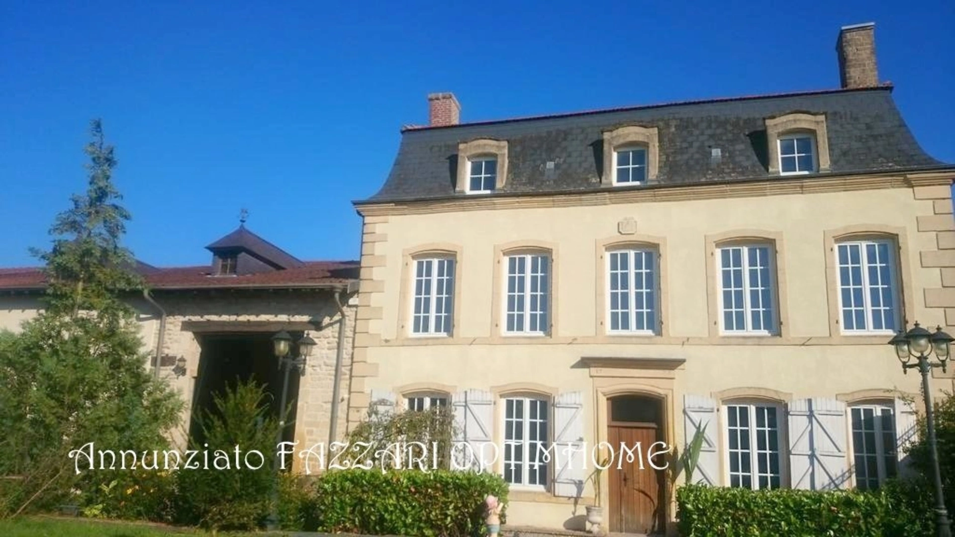 Maison 15 pièces 545 m² · à Mouzay · 545 m² · 390 000 €