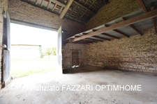 À Vendre, proche de la Belgique et du Luxembourg, une maison à rénover avec grange de 95 m² et terrain sur 653 m² !