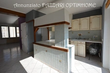 A vendre en exclusivité, proche de la Belgique et du Luxembourg, immeuble rénové en 2003 avec local commercial  et un appartement d’environ 68 ² habitables (deux chambres !