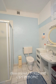 À vendre en exclusivité à Stenay (Meuse) – Spacieuse maison de ville de 235 m² avec garage, cour, 4 chambres et grenier aménageable