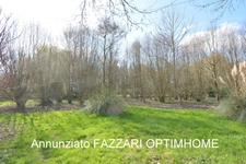 Au cœur d’un domaine clos de 1,5 hectare, ce moulin rénové offre un cadre unique entre étang, rivière et nature préservée.