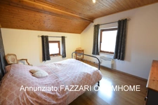 A vendre en exclusivité, Maison 4 façades au calme absolu à Montmédy – Proximité Belgique et Luxembourg – Jardin arboré (7 chambres, 230 m² habitables).