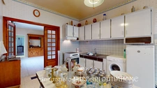 A vendre en exclusivité, proche de la Belgique et du Luxembourg, un ancien corps de ferme de 144 m² habitable avec 400 m² environ de dépendance !