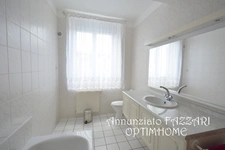 À vendre en exclusivité à Stenay (Meuse) – Spacieuse maison de ville de 235 m² avec garage, cour, 4 chambres et grenier aménageable