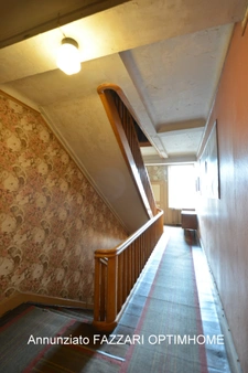 À vendre en exclusivité : Grande maison de ville historique à rénover, avec commerce – centre-ville de Stenay (proche Belgique et Luxembourg)