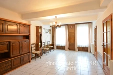 À vendre en exclusivité à Stenay (Meuse) – Spacieuse maison de ville de 235 m² avec garage, cour, 4 chambres et grenier aménageable