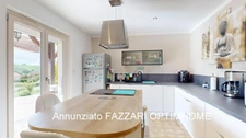 A vendre en exclusivité, proche de la Belgique et du Luxembourg, une spacieuse maison individuelle de plain-pied, d’une surface habitable de 146.93m² (quatre chambres), sur un beau terrain de 2562M²!