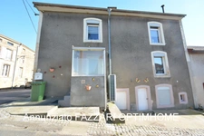 A vendre En Exclusivité, proche de la Belgique et du Luxembourg, une agréable Maison de Village rénovée située à Chauvency-le-Château d’une surface habitable de 100 m² !