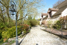 Au cœur d’un domaine clos de 1,5 hectare, ce moulin rénové offre un cadre unique entre étang, rivière et nature préservée.