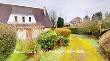 A vendre en exclusivité, proche de la Belgique et du Luxembourg, une spacieuse Maison individuelle de plain-pied de 132 m² habitable, 4 chambres, sur un beau terrain clos et arboré de 1530 m² ! 