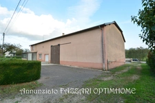 A vendre en exclusivité, proche de la Belgique et du Luxembourg, un ancien corps de ferme de 144 m² habitable avec 400 m² environ de dépendance !