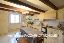A vendre en exclusivité, proche de la Belgique et du Luxembourg, une agréable maison de village rénovée de 153 m² habitable, 3 chambres, l’ensemble sur une parcelle de 375 m² !