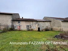 À Vendre, proche de la Belgique et du Luxembourg, une maison à rénover avec grange de 95 m² et terrain sur 653 m² !