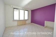 A vendre en exclusivité, proche de la Belgique et du Luxembourg, immeuble rénové en 2003 avec local commercial  et un appartement d’environ 68 ² habitables (deux chambres !
