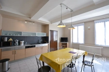 À vendre en exclusivité à Stenay (Meuse) – Spacieuse maison de ville de 235 m² avec garage, cour, 4 chambres et grenier aménageable
